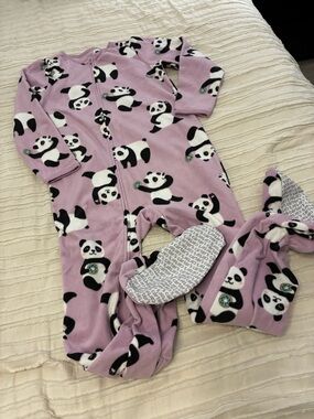 Panda Print Fleece Footed Pajamas - Lavender Pink. Size 8. Zip up onesie pjs.